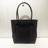 BLACK ON BLACK TOTE BAG S 26×34×12.5cm 1万5,600円／L.L.Bean