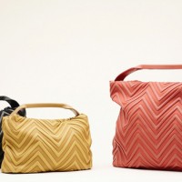 「ZIGZAG GLAZED BAG」（S／3万円、L／4万2,000円）