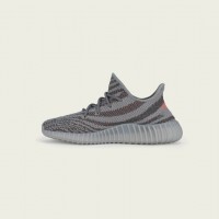 「YEEZY BOOST 350 V2」（2万8,000円）