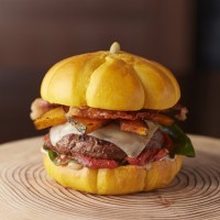 「パンプキンバーガー」（2,200円）