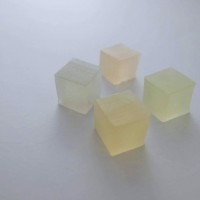 ニーシングのジュエリーをイメージしたオリジナルの和菓子を和菓子作家の坂本紫穂が制作制作