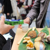 全国から新進気鋭の酒蔵が集まる“日本酒呑み比べ”イベント「AOYAMA SAKE FLEA」が開催