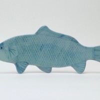 自立する皿 (コイ) Self-Standing Plate -Carp2016　ceramic　h. 12.0 × w. 33.0 × d. 3.0 cm