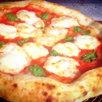 pour-kurのPIZZAマルゲリータを通常1,200円のところ500円の特別価格で提供