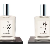 左から)みず オードパルファン 55mL 1万8,000円、ゆき オードパルファン 55mL 1万8,000円／ミヤ シンマ パルファン ※共に11月22日イセタン サロン ド パルファン＆伊勢丹オンラインストア限定発売