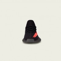 「YEEZY BOOST 350 V2」（2万8,000円）