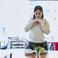 平野紗季子さんと行く、マーガレット・ハウエル 神南店のクリスマス。12月のスペシャルメニューも