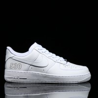 「NIKE AIR FORCE 1’07」（1万2,000円）