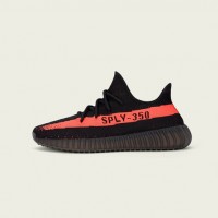 「YEEZY BOOST 350 V2」（2万8,000円）