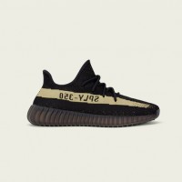 「YEEZY BOOST 350 V2」（2万8,000円）