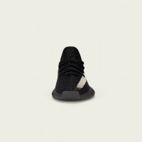 「YEEZY BOOST 350 V2」（2万8,000円）