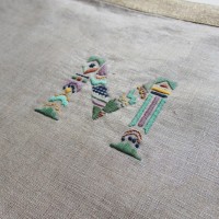 アルファベット刺繍のatsumi