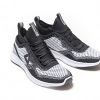 「リーボックライト（ReebokLight）」（9,990円）