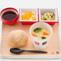 スープ ストックトーキョーがJAL国際線の機内食として「北海道産とうもろこしと鶏肉のシチュー」を提供開始