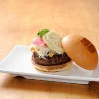 日本限定のテリヤキバーガー（1,380円）