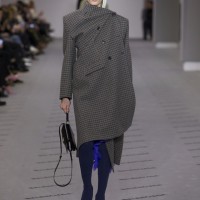 ブランド創立100周年のバレンシアガ（BALENCIAGA）が2017-18年秋冬ウィメンズコレクションを発表