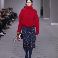 ブランド創立100周年のバレンシアガ（BALENCIAGA）が2017-18年秋冬ウィメンズコレクションを発表