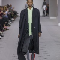 ブランド創立100周年のバレンシアガ（BALENCIAGA）が2017-18年秋冬ウィメンズコレクションを発表