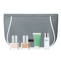 ポーチ付きキット 8,200円／RMK