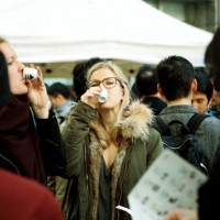 約100種の日本酒を楽しめる「Aoyama Sake Flea」が青山・国連大学広場で開催