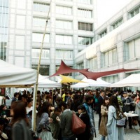 約100種の日本酒を楽しめる「Aoyama Sake Flea」が青山・国連大学広場で開催