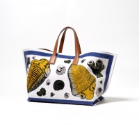 「T TOTE FOSSIL PRINT LARGE BAG」（W60xH37xD31／27万7,000円）