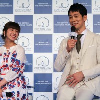 俳優の佐々木蔵之介と女優の平祐奈