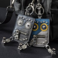 プラダが阪急メンズ大阪にてロボットシリーズを世界先行販売