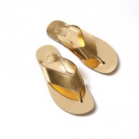 「GOLD SANDAL」（7万4,520円）