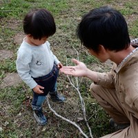 カエルもミミズも友達。捕まえて観察した後は、逃がしてあげるんです