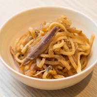 地元愛知の豆味噌を使った『大根の煮た』