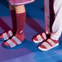 サンダル「NIKELAB BENASSI DUO ULTRA SLIDE × PIGALLE」（各5,000円）