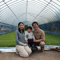 妻の修子さんは2歳の息子さんの子育てをしながら、真一さんと共に農園経営を行っています。約1年間の世界一周旅行の後に縁あって訪れたいすみの自然に魅せられ、結婚するより先に移住を考え始めたそう