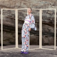 THREE HEADS FLAMINGO YUKATA（グレー/3万5,000円）