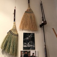 展示している道具の作り手や作る工程などを撮影したパネルを展示。