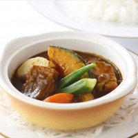 「三元豚の煮込みカレーライス」（2,000円）