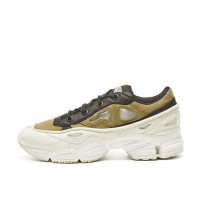 「ラフ・シモンズ オズウィーゴ III（RAF SIMONS OZWEEGO III）」（4万8,000円）