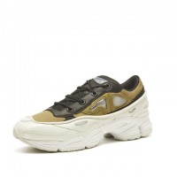 「ラフ・シモンズ オズウィーゴ III（RAF SIMONS OZWEEGO III）」（4万8,000円）