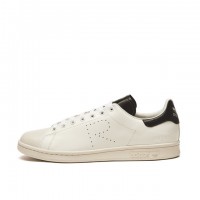 「ラフ・シモンズ スタンスミス（RAF SIMONS STAN SMITH）」（3万8,500円）