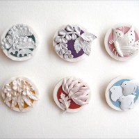 アトリエ染花「花紋ブローチ」（12種/各5,800円）