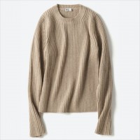 W Uシャイニークルーネックセーター（L/3,990円）