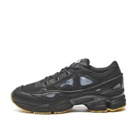 「ラフ・シモンズ オズウィーゴ III（RAF SIMONS OZWEEGO III）」（4万8,000円）