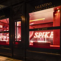 ヴァレンティノがポップアップストア「I ♥ SPIKE」をパリのホテル コストにオープン