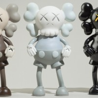 東京・丸の内のH.P.FRANCE WINDOW GALLERY MARUNOUCHIで展覧会「History on paper -KAWS-」が開催