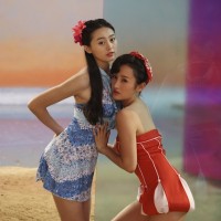 THE COLOURED SKY: NEW WOMEN II (彩色天空 : 新女性 II) 2014 年/ビデオ ・インスタレーション、カラー、音声/15分48秒