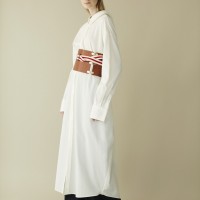 「WAFUKUマキシシャツドレス」（2色/4万9,000円）