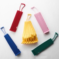 「トランクプリーツバッグ（TRUNK PLEATS BAG）」（各8,000円）