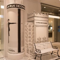 シャネルがポップアップイベント「ラ リュ ドゥ シャネル（La Rue de CHANEL）」を松屋銀座1階のスペース・オブ・ギンザにて開催中