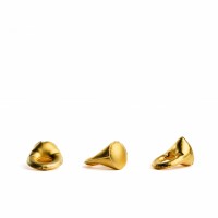 Kim Buck, Dinamarca ‘Puffed Up series 2011-2016’, oro 999.9, 4 x 3 x 5 cm. por anillo. 3 piezas 2012
