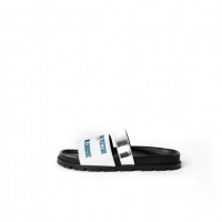 サカイ（sacai）「Sandals」オフホワイト（4万2,000円）